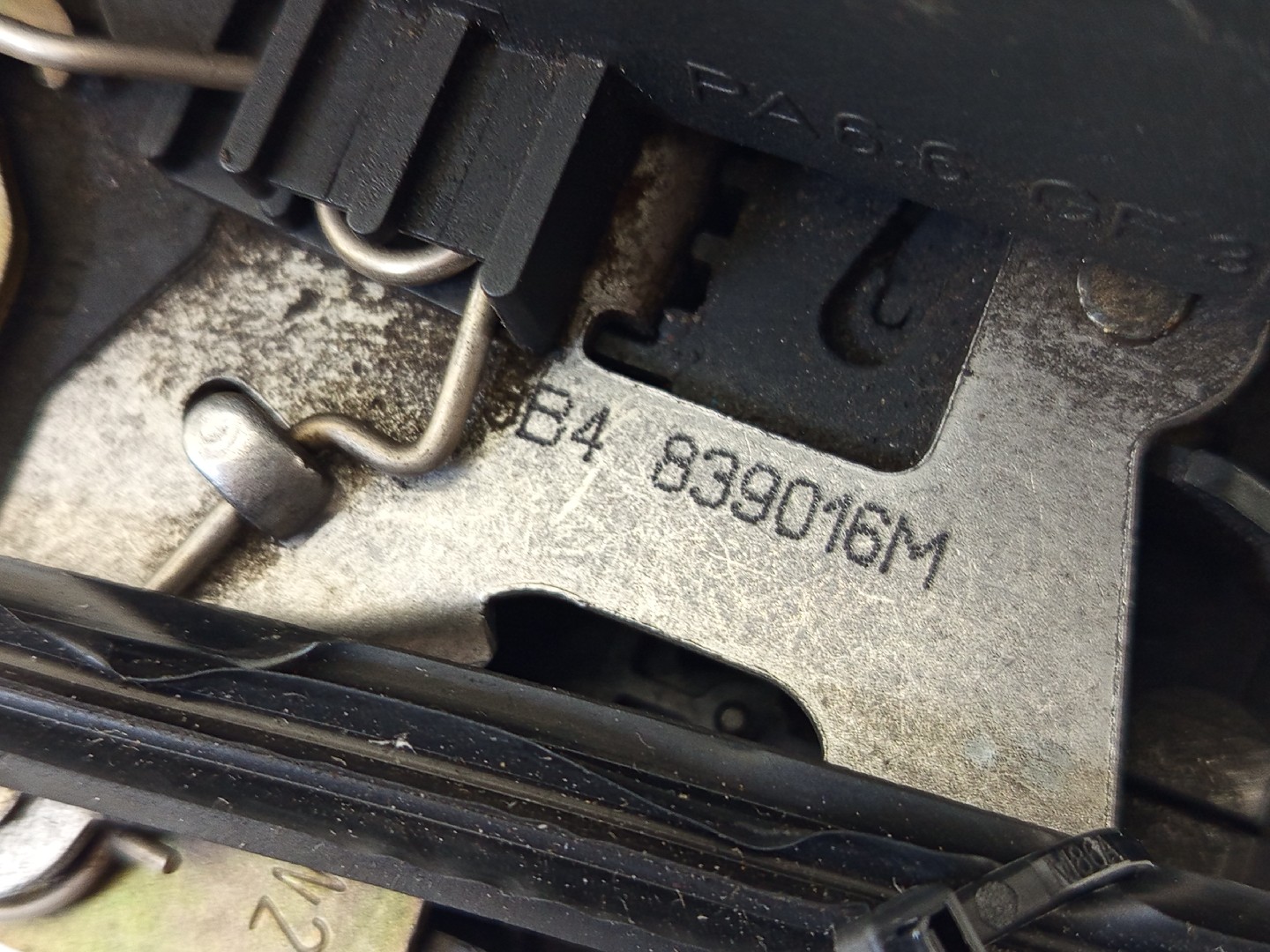 Fecho porta tras direito SKODA SUPERB I (3U4) | 01 - 08 Imagem-2