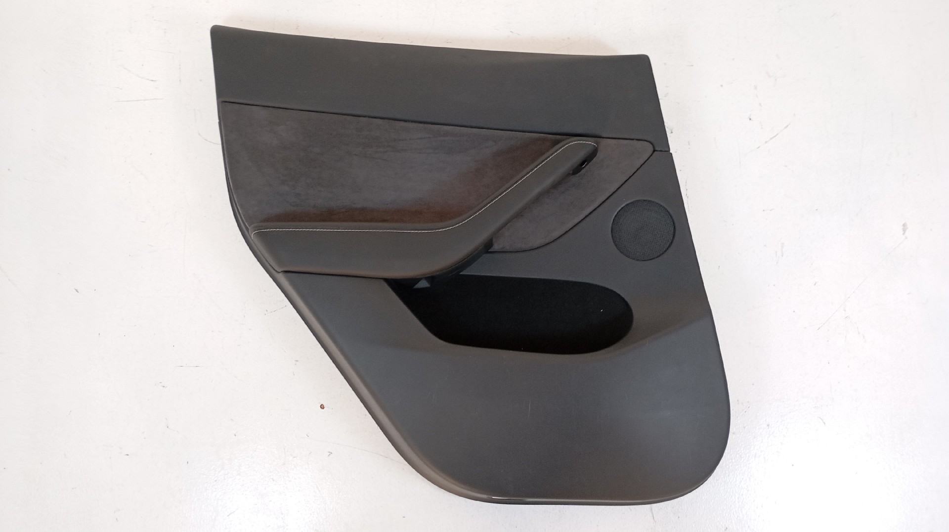 Quartela / Forra Porta Traseira Esquerda TESLA MODEL Y (5YJY)