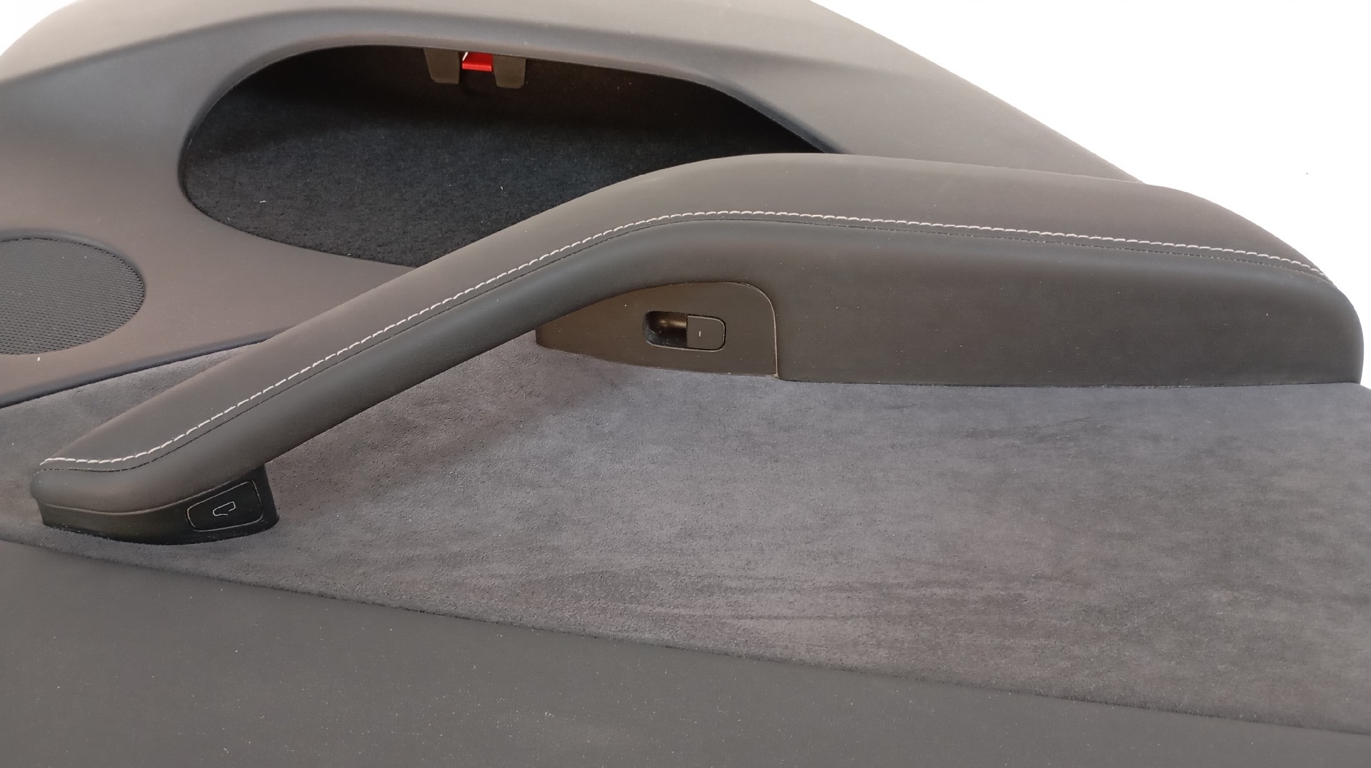 Quartela / Forra Porta Traseira Esquerda TESLA MODEL Y (5YJY) Imagem-4