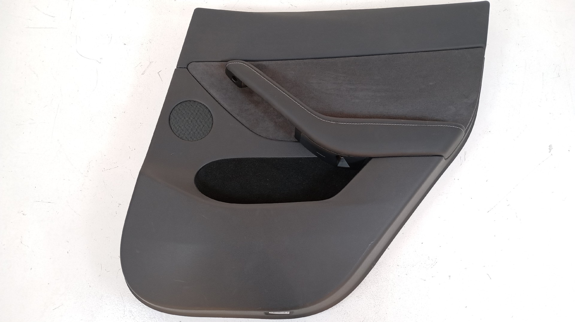 Quartela / Forra Porta Traseira Direita TESLA MODEL Y (5YJY)