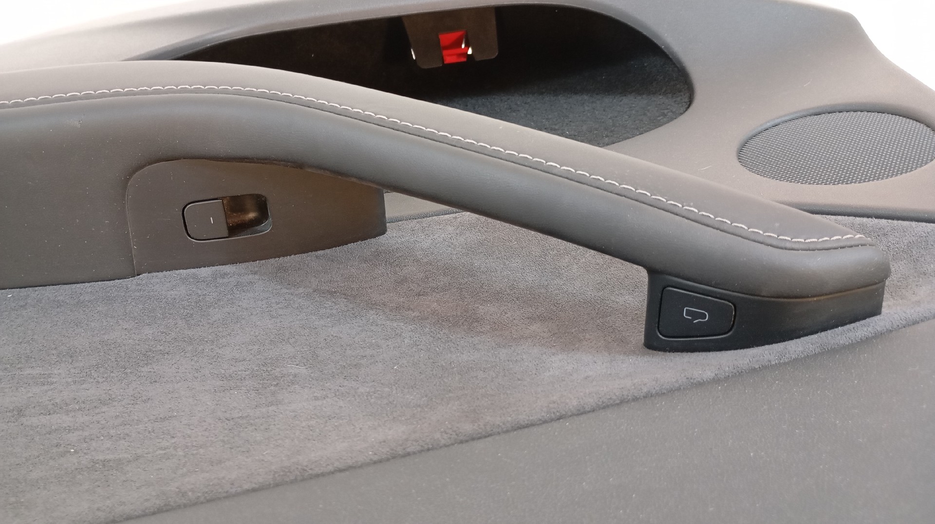 Quartela / Forra Porta Traseira Direita TESLA MODEL Y (5YJY) Imagem-4