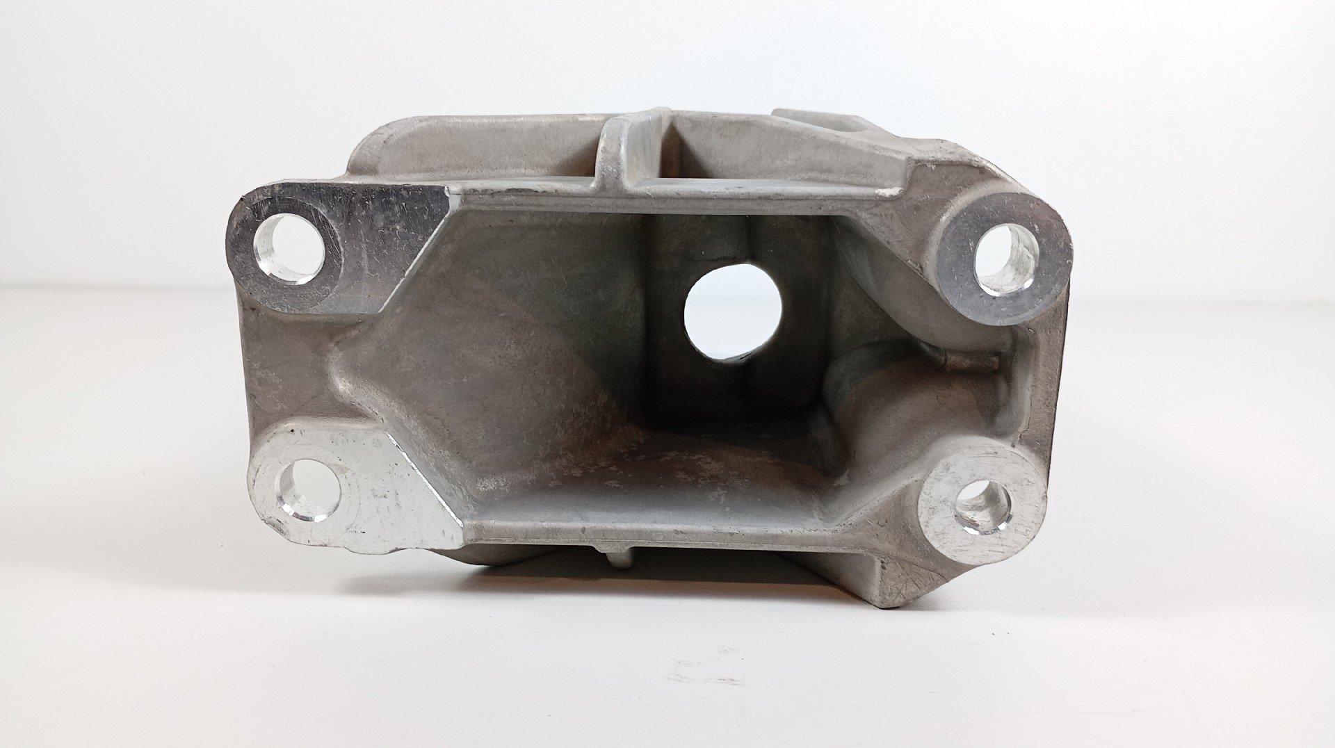 Apoio da Caixa NISSAN LEAF (ZE1_) | 17 -  Imagem-8