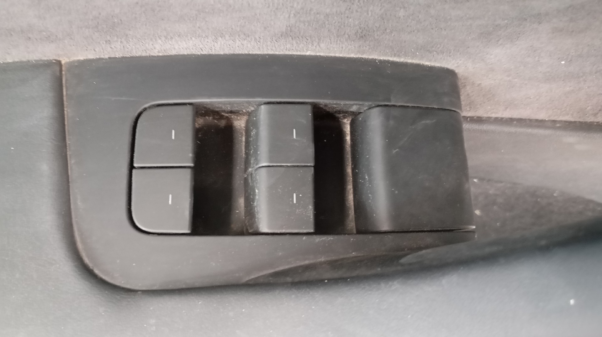 Quartela / Forra Porta Frente Esquerda TESLA MODEL Y (5YJY) Imagem-1