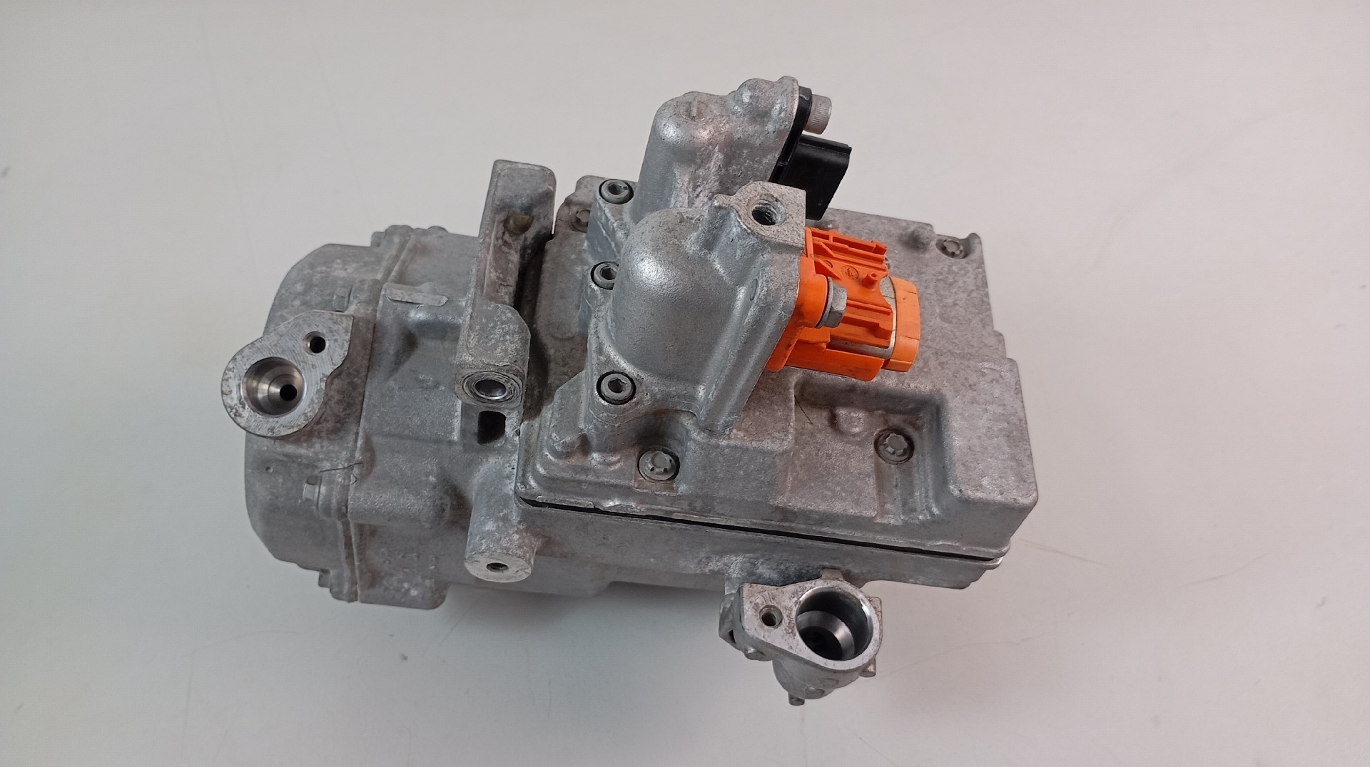 A/C Copmpressor NISSAN LEAF (ZE0) | 10 - 