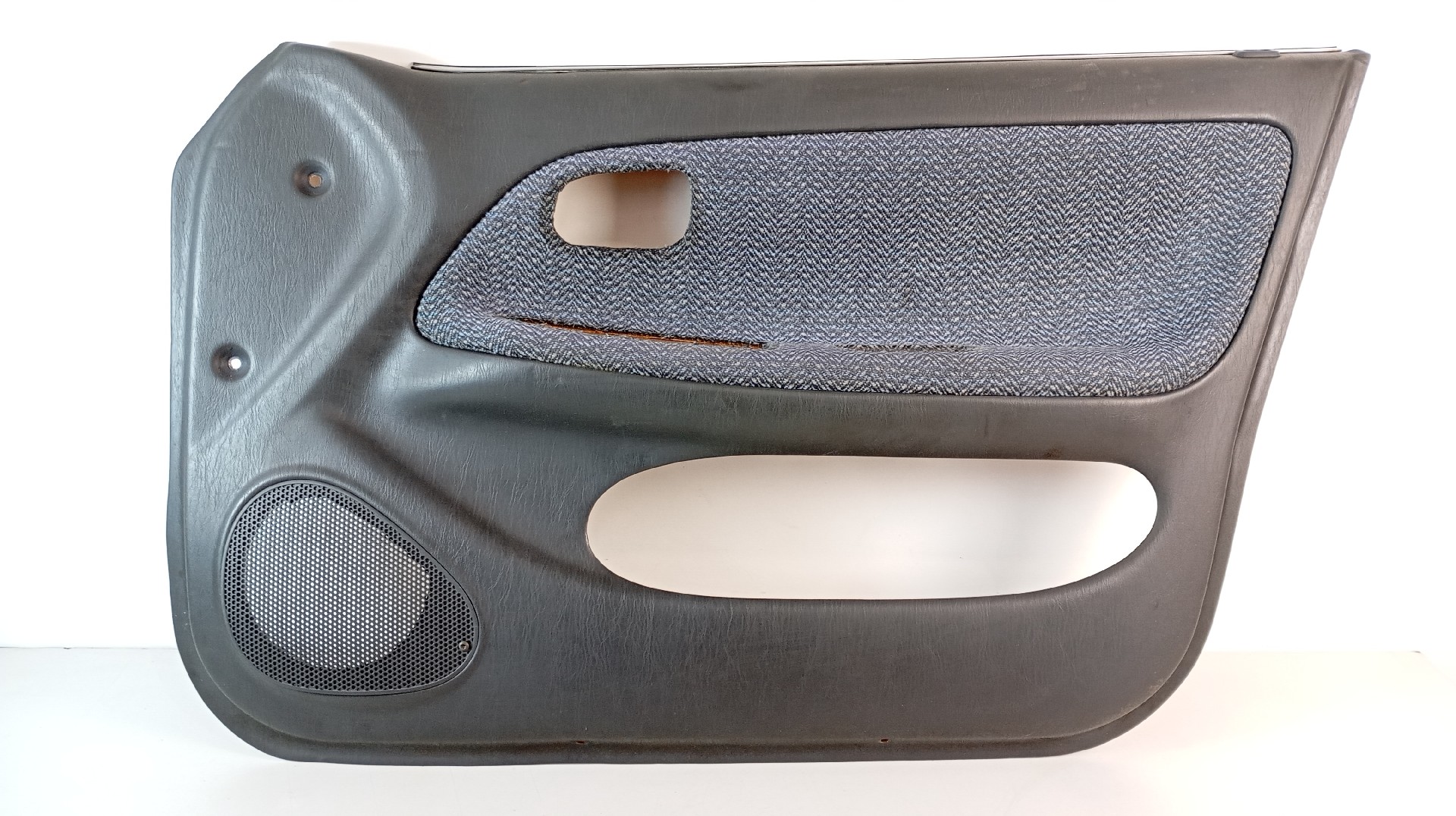 Quartela / Forra Porta Traseira Direita TOYOTA COROLLA (_E10_) | 91 - 99