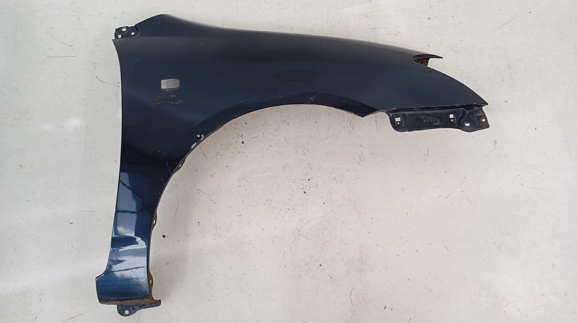 Guarda Lamas Frente Direito TOYOTA COROLLA Liftback (_E11_) | 97 - 02
