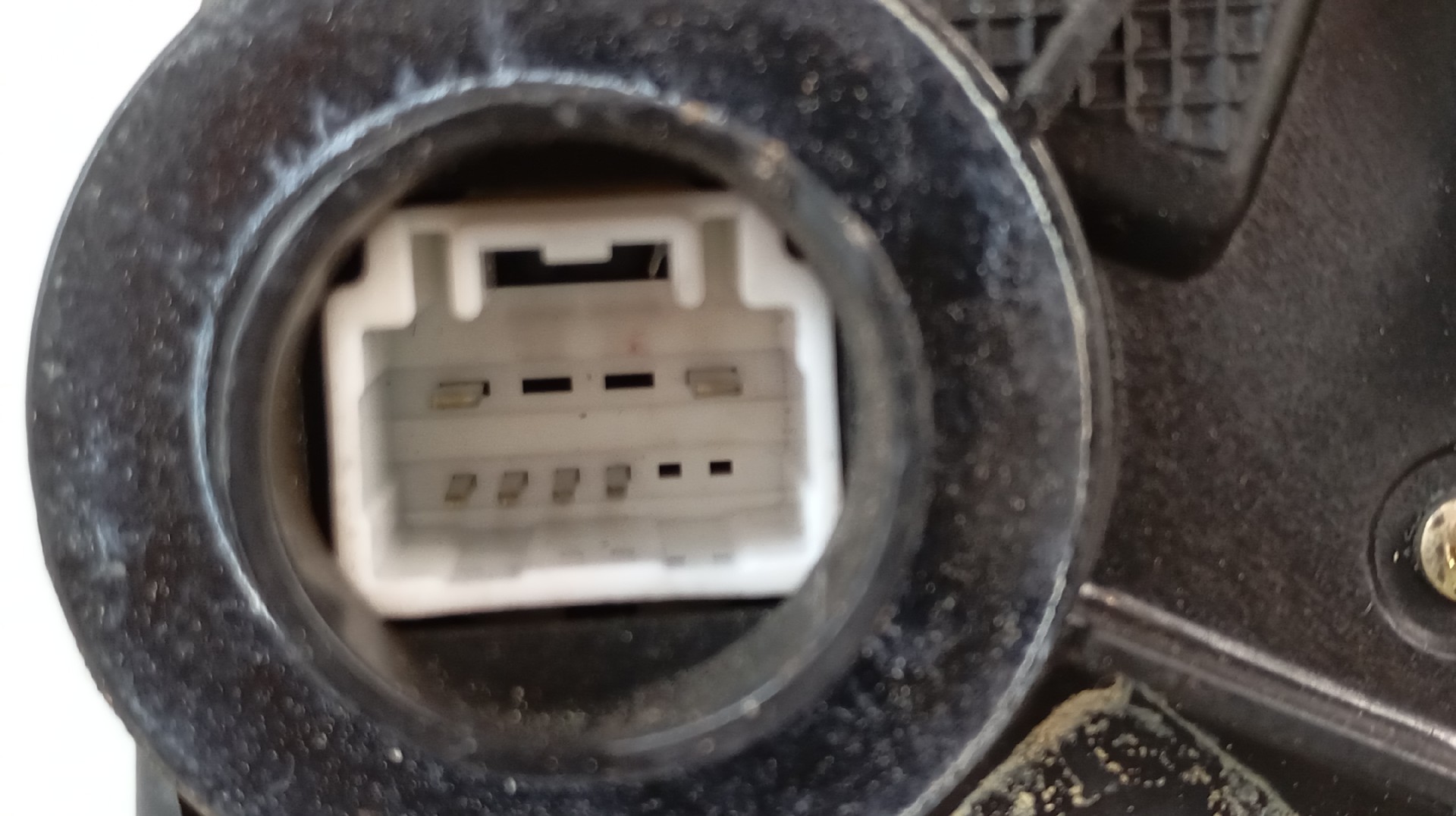 Fecho da Porta Frente Esquerda TOYOTA COROLLA 2.0 D-4D Imagem-2