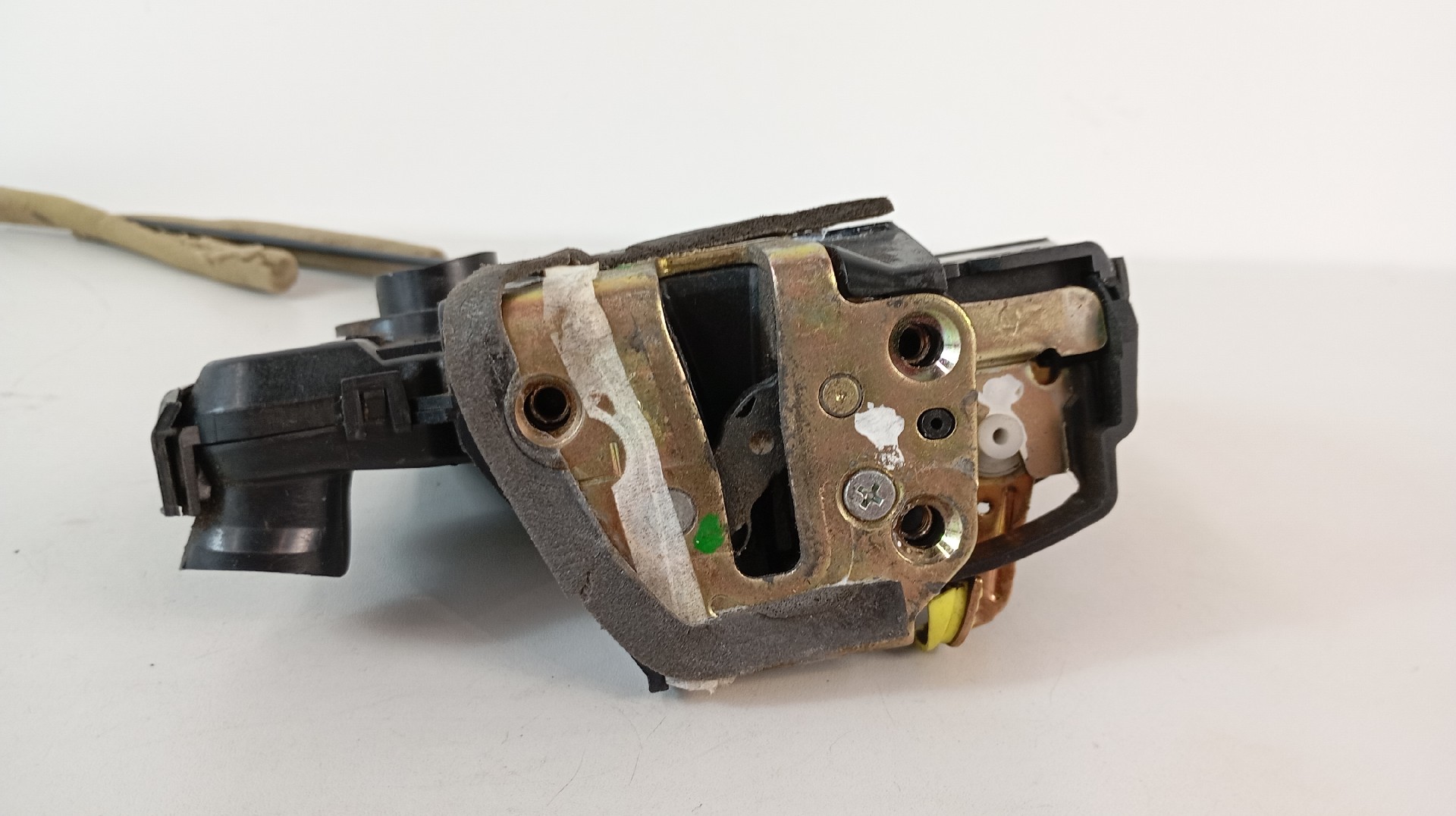 Fecho da Porta Frente Esquerda TOYOTA COROLLA 2.0 D-4D Imagem-3