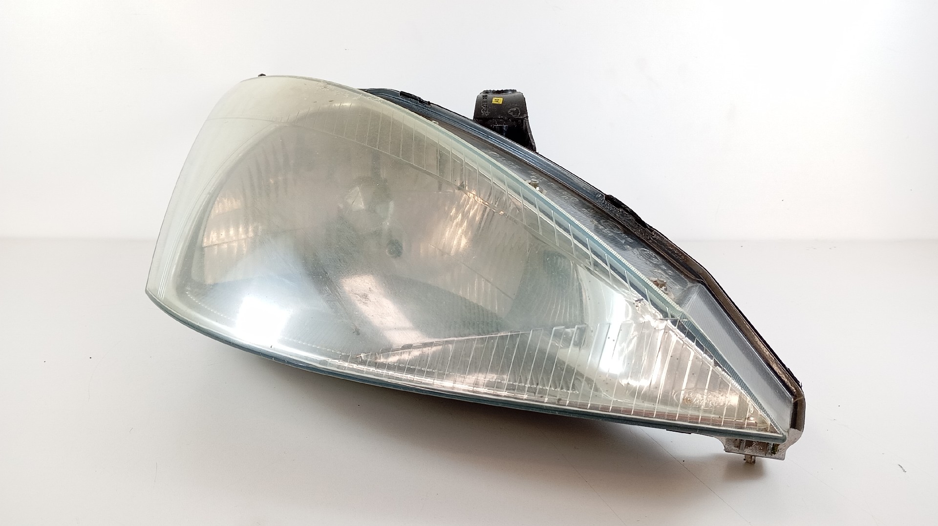 Right Headlight  FORD FOCUS I 1.6 16V