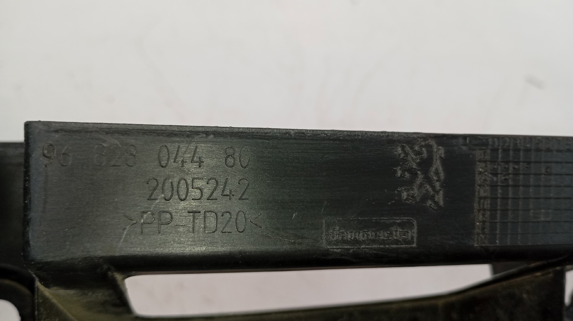 Suporte de Fixação Para Choques Traseiro PEUGEOT 308 CC (4B_) | 09 - 15 Imagem-9