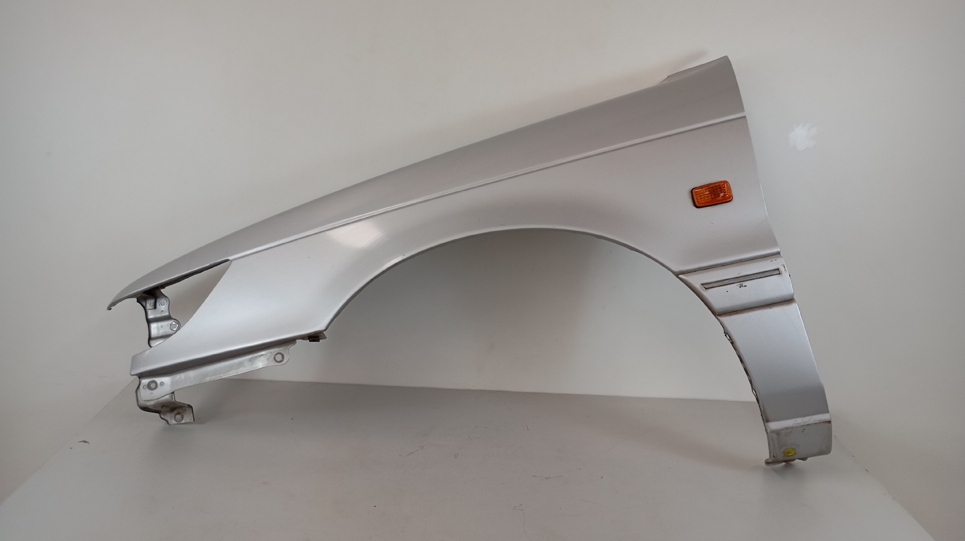 Guarda Lamas Frente Esquerdo MITSUBISHI LANCER IV Hatchback (C6_A, C7_A) | 88 - 94