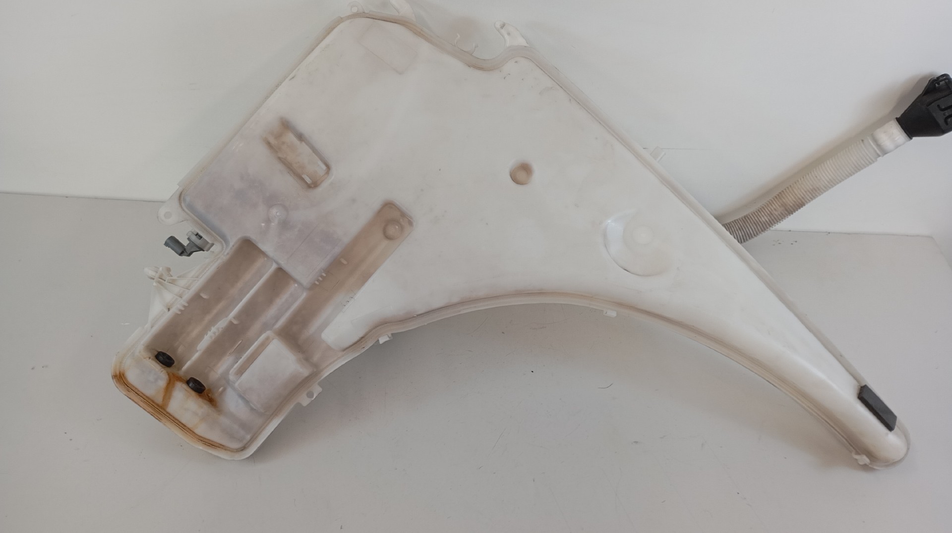 Depósito / Reservatorio Limpa Vidros BMW 118 d Imagem-2