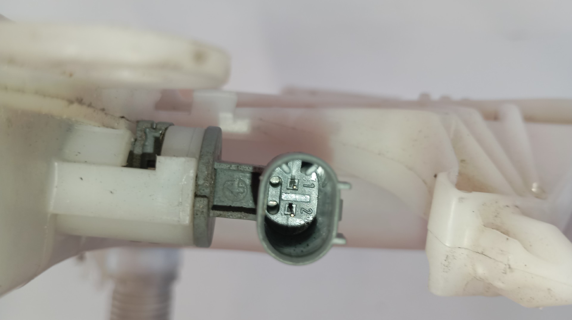 Depósito / Reservatorio Limpa Vidros BMW 118 d Imagem-3