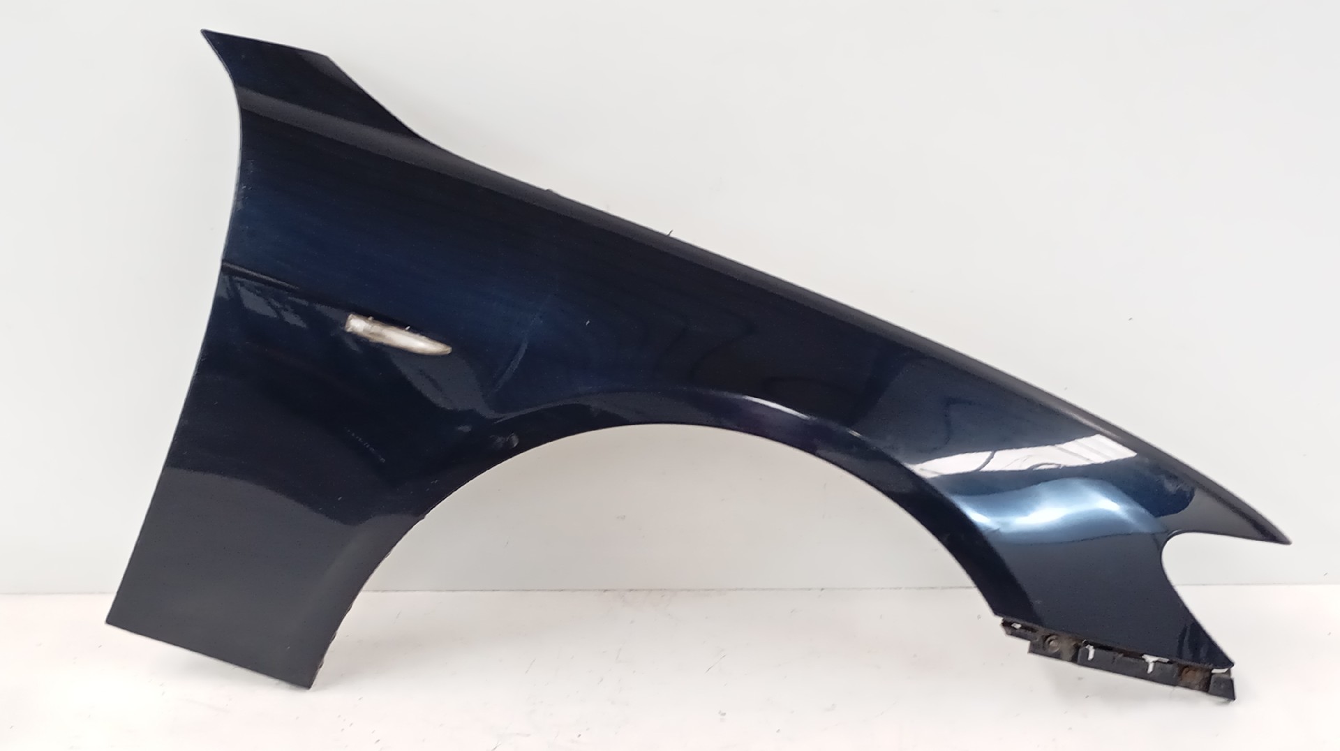 Right Fender BMW 730D