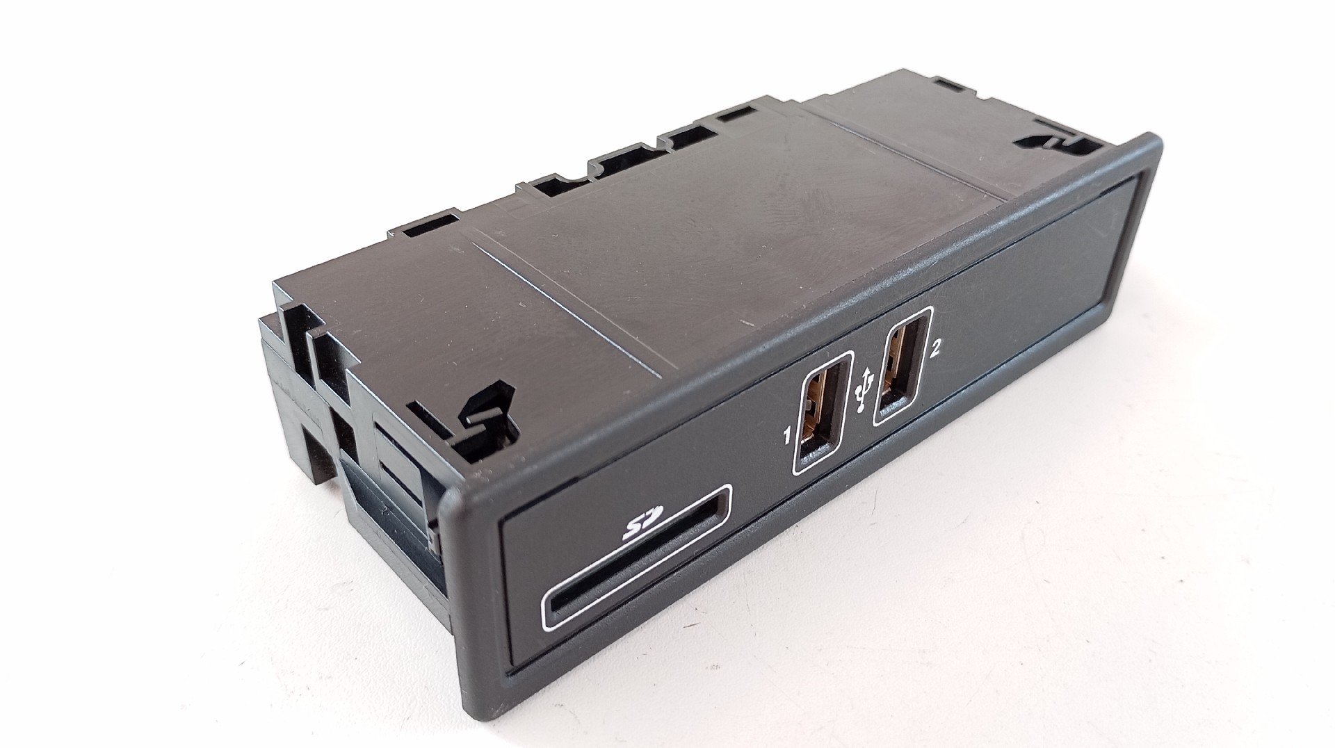 Porta USB Rádio MERCEDES-BENZ C-CLASS (W205) | 13 -  Imagem-5