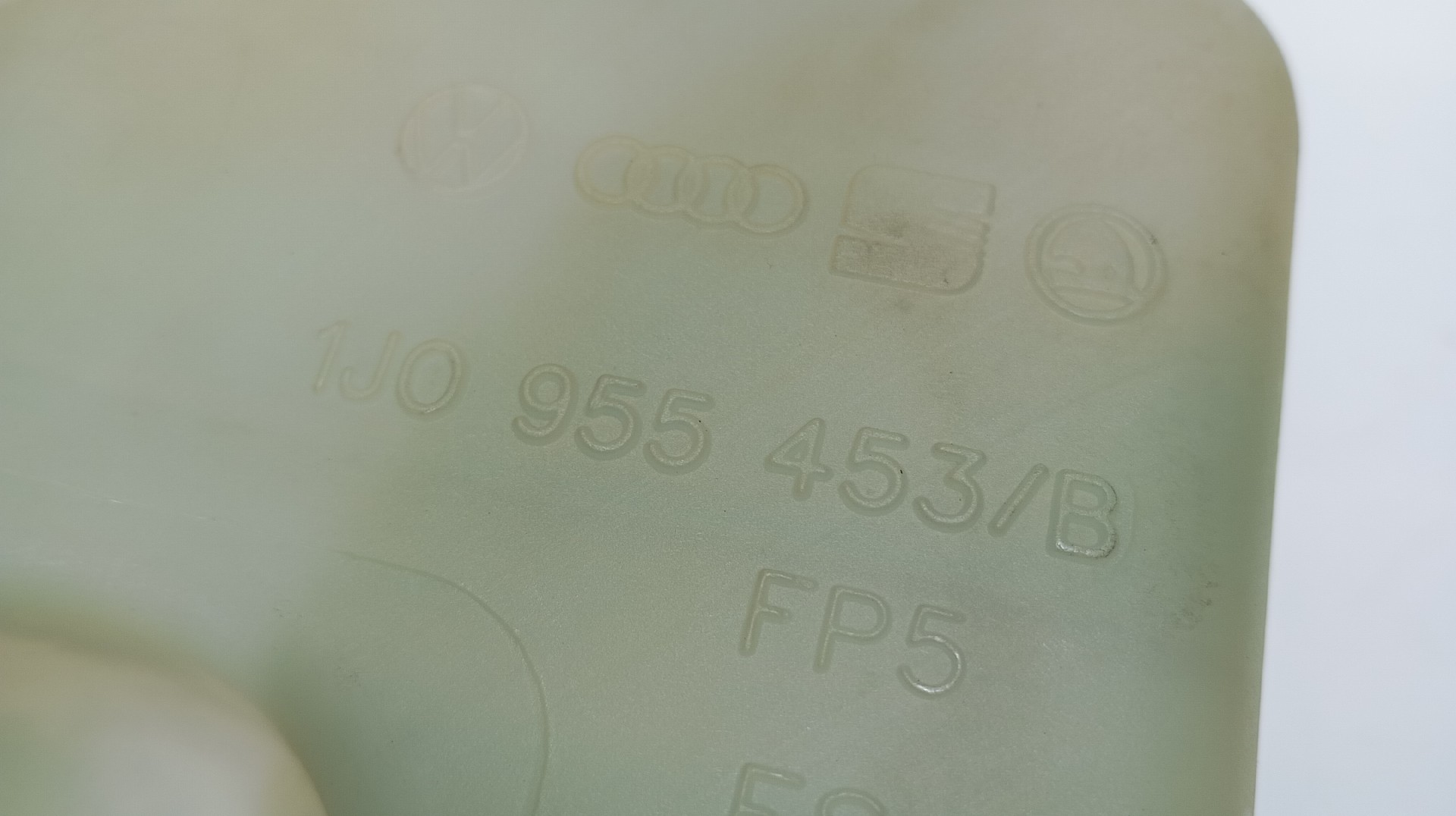 Depósito / Reservatorio Limpa Vidros AUDI A3 (8L1) | 96 - 06 Imagem-1