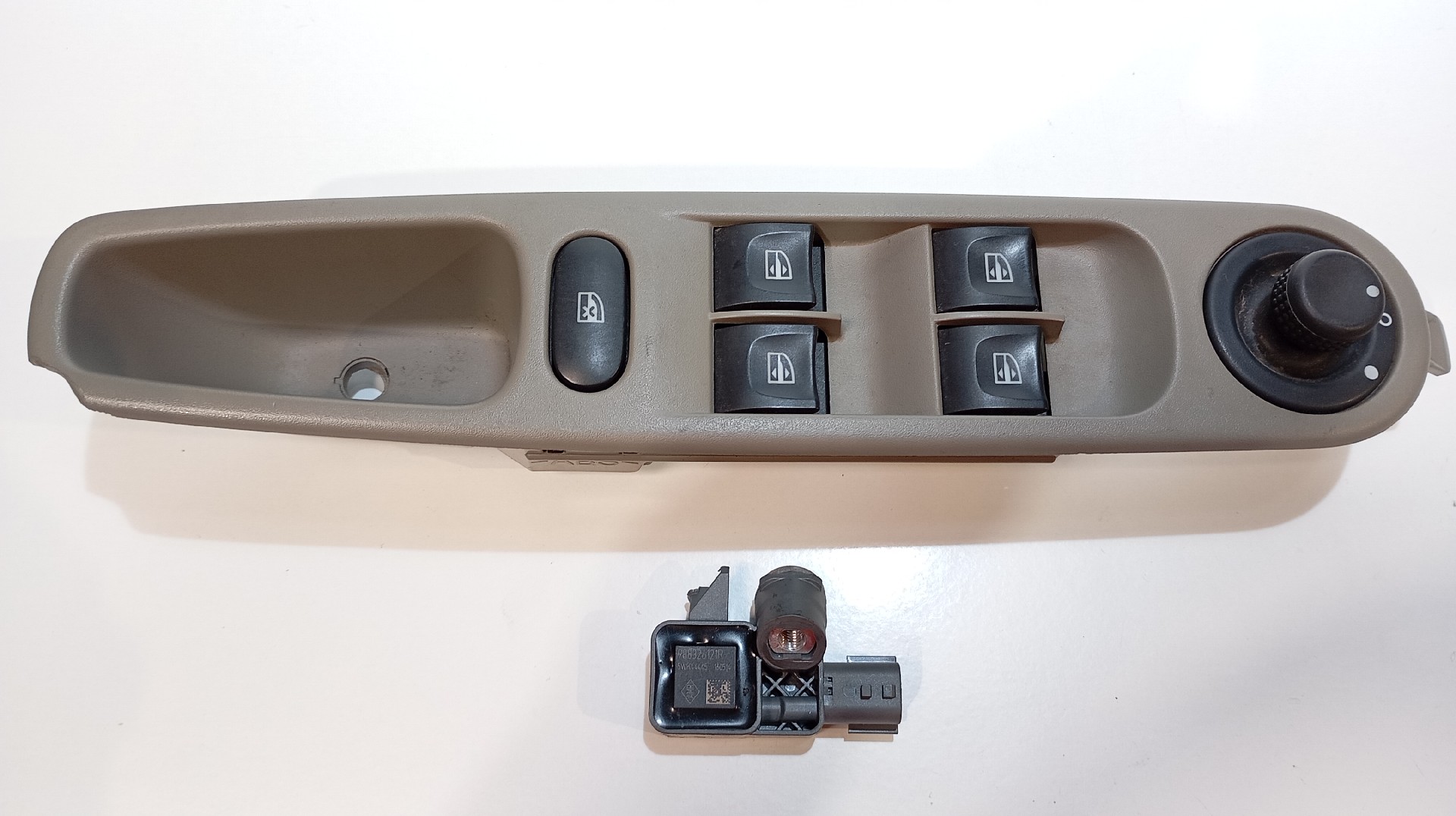 Quartela / Forra Porta Frente Esquerda RENAULT ZOE (BFM_) | 12 -  Imagem-5