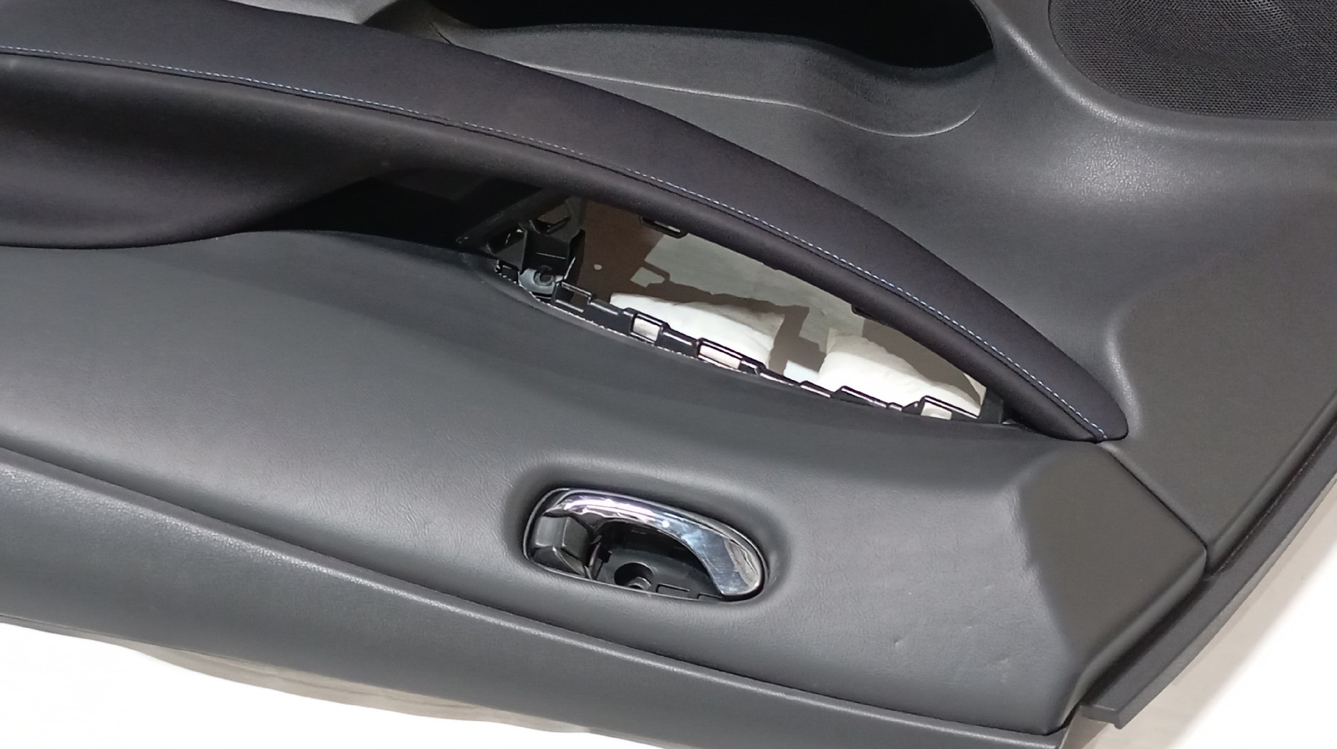 Quartela / Forra Porta Frente Direita NISSAN LEAF (ZE1_) | 17 -  Imagem-4