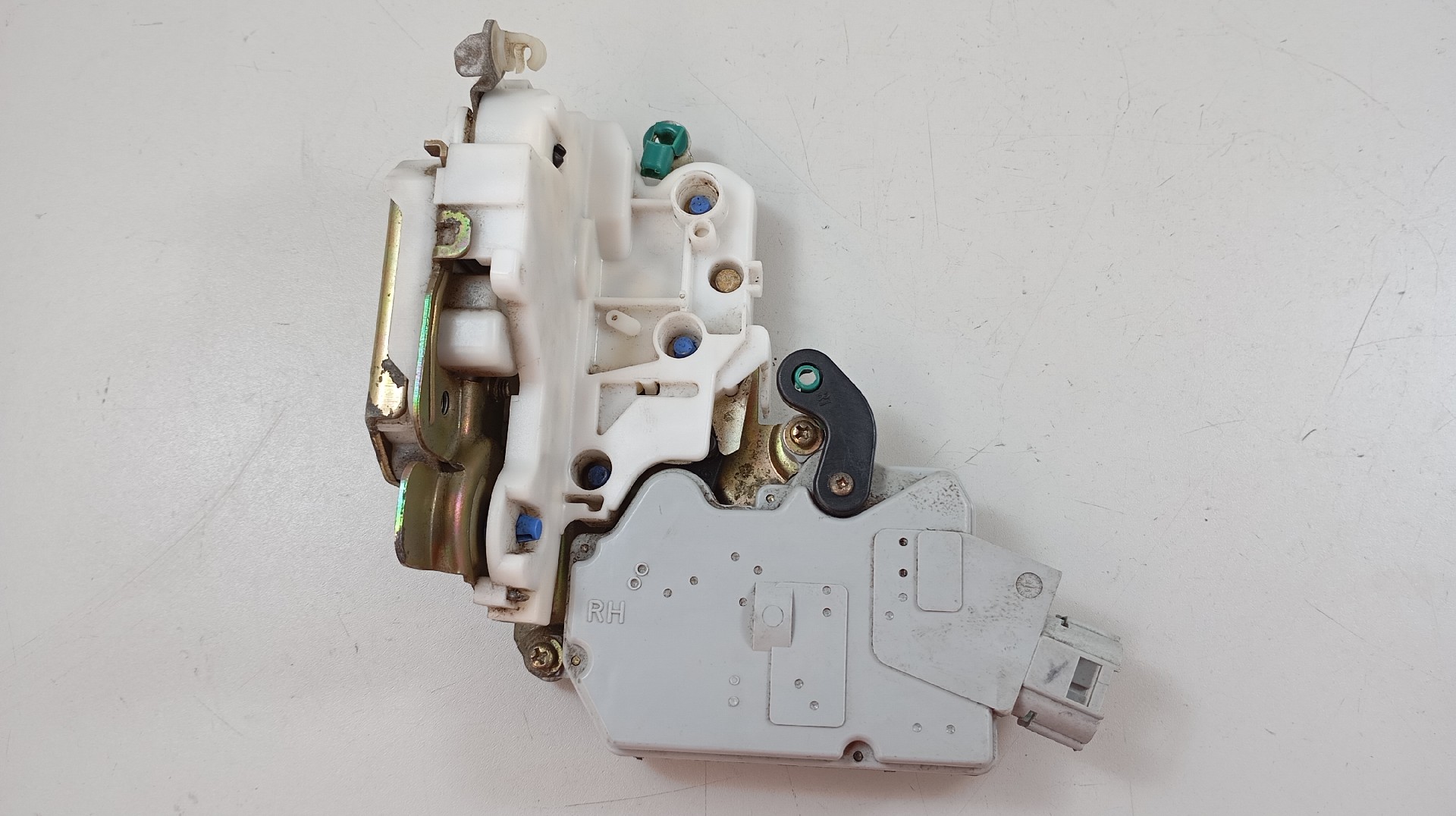 Fecho da Porta Frente Direita NISSAN PRIMERA (P11) | 96 - 01