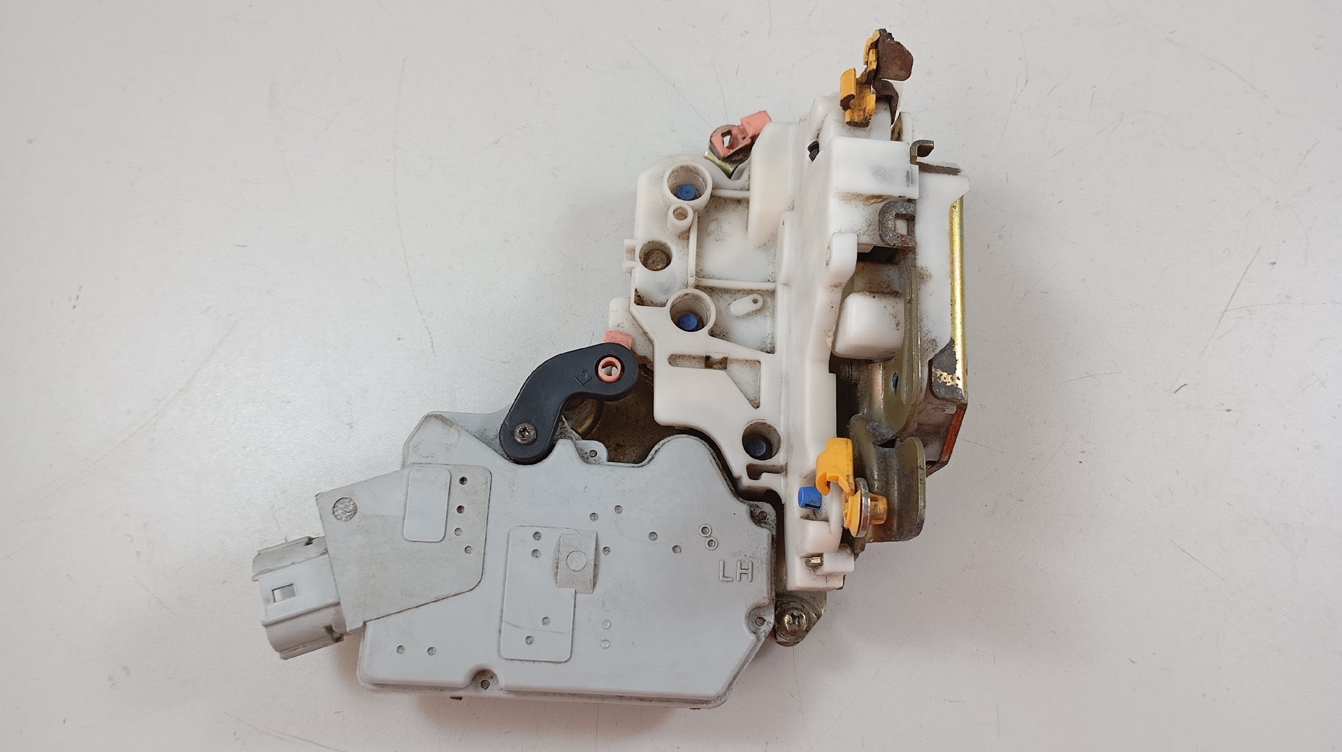 Fecho da Porta Frente Esquerda NISSAN PRIMERA (P11) | 96 - 01