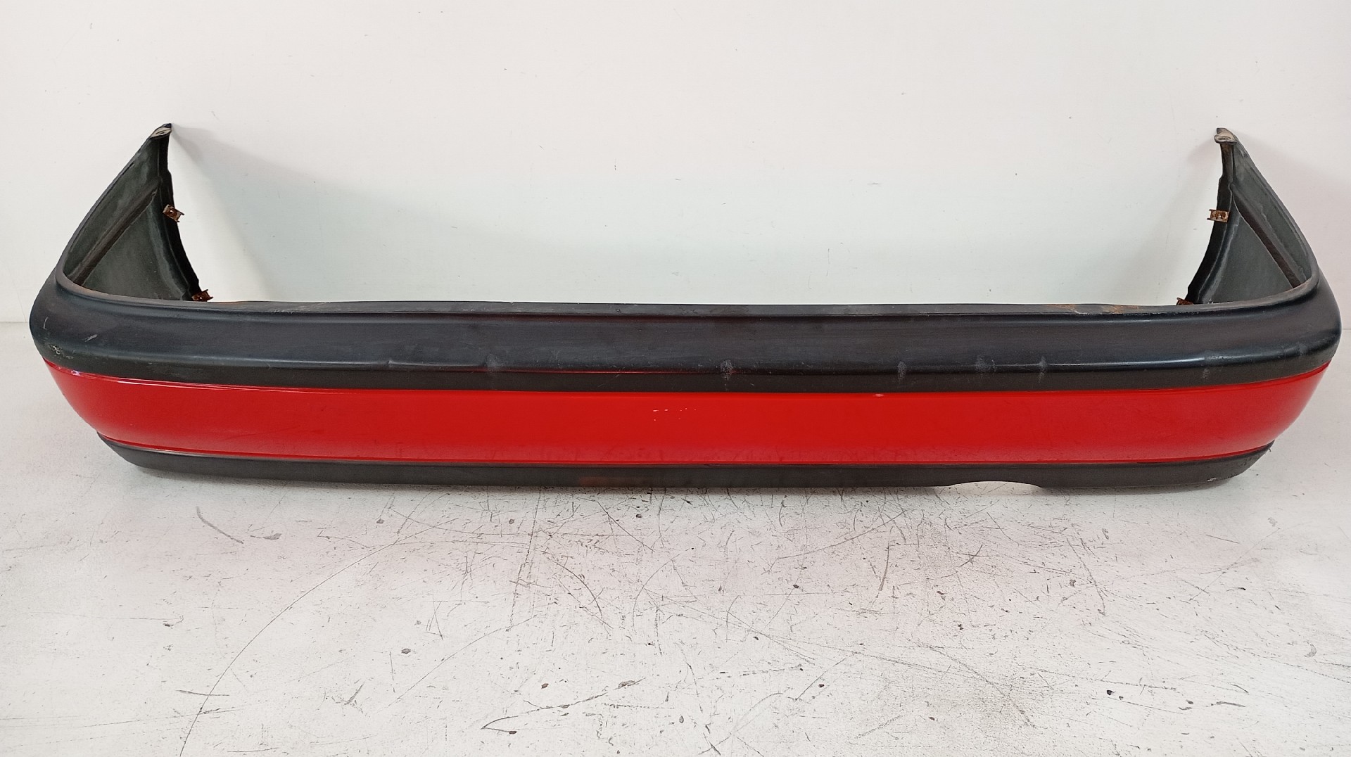 Para Choques Traseiro NISSAN SUNNY