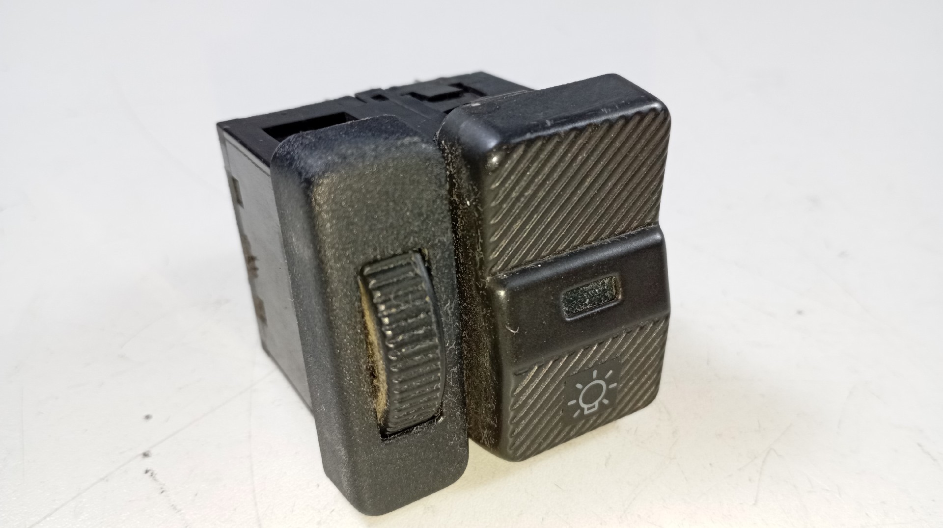 Interruptor Luzes VOLKSWAGEN POLO Coupé (86C, 80) | 81 - 94