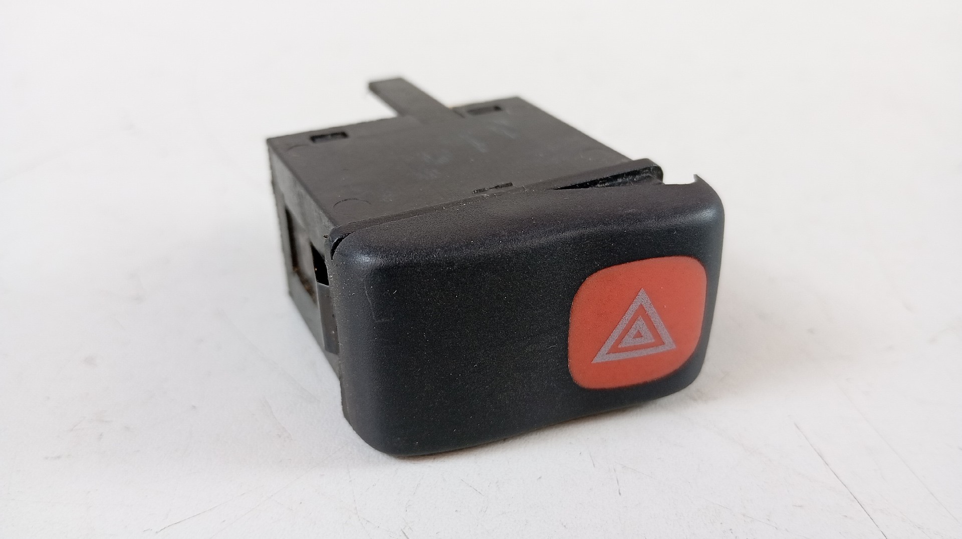 Interruptor Luz Perigo / 4 Piscas VOLKSWAGEN POLO CLASSIC (6KV)