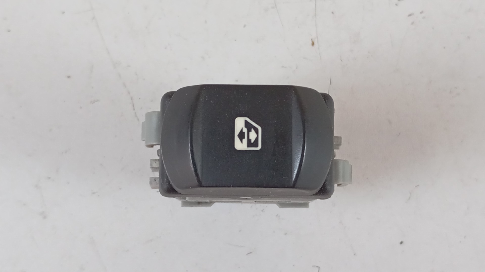 Interruptor Elevador Vidros Porta Frente Direita RENAULT MEGANE II três volumes (LM0/1_) | 03 - 