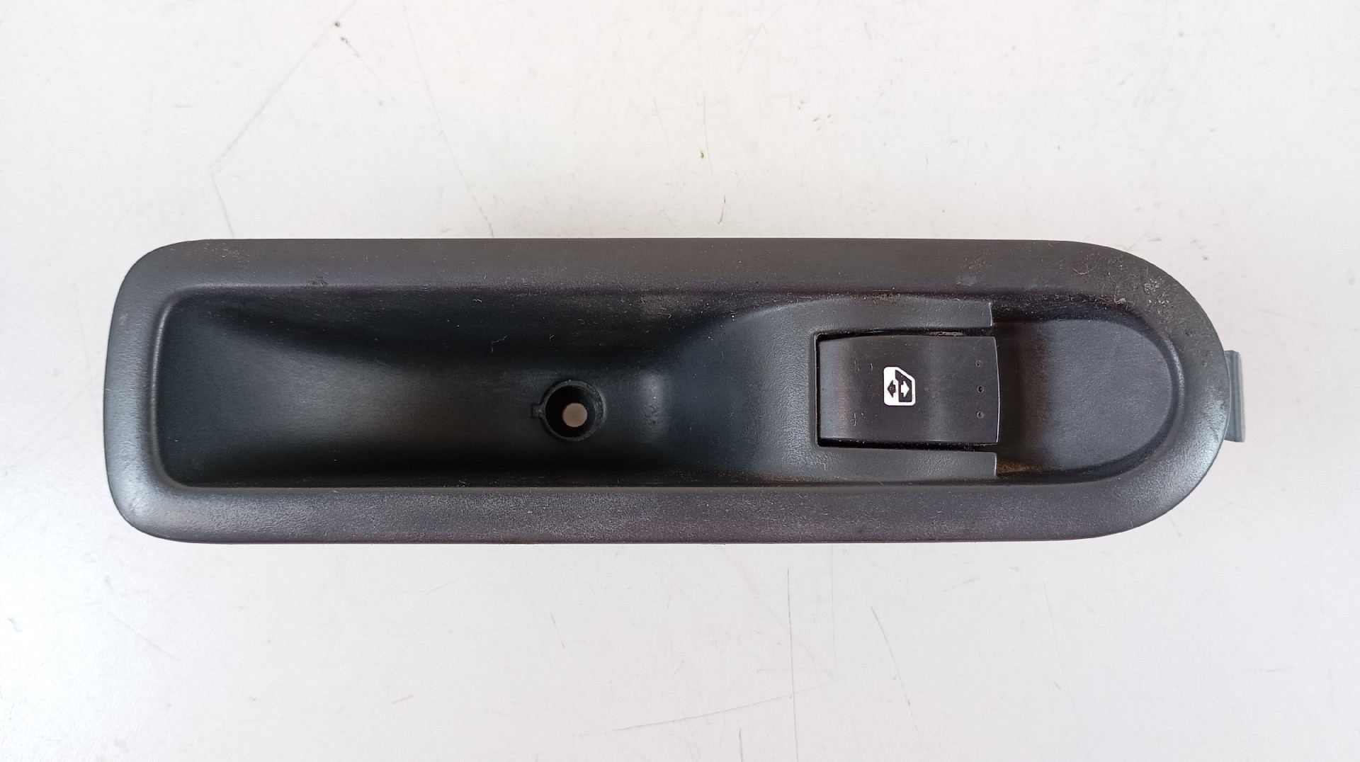 Interruptor Elevador Vidros Porta Traseira Esquerd RENAULT MEGANE II três volumes (LM0/1_) | 03 - 