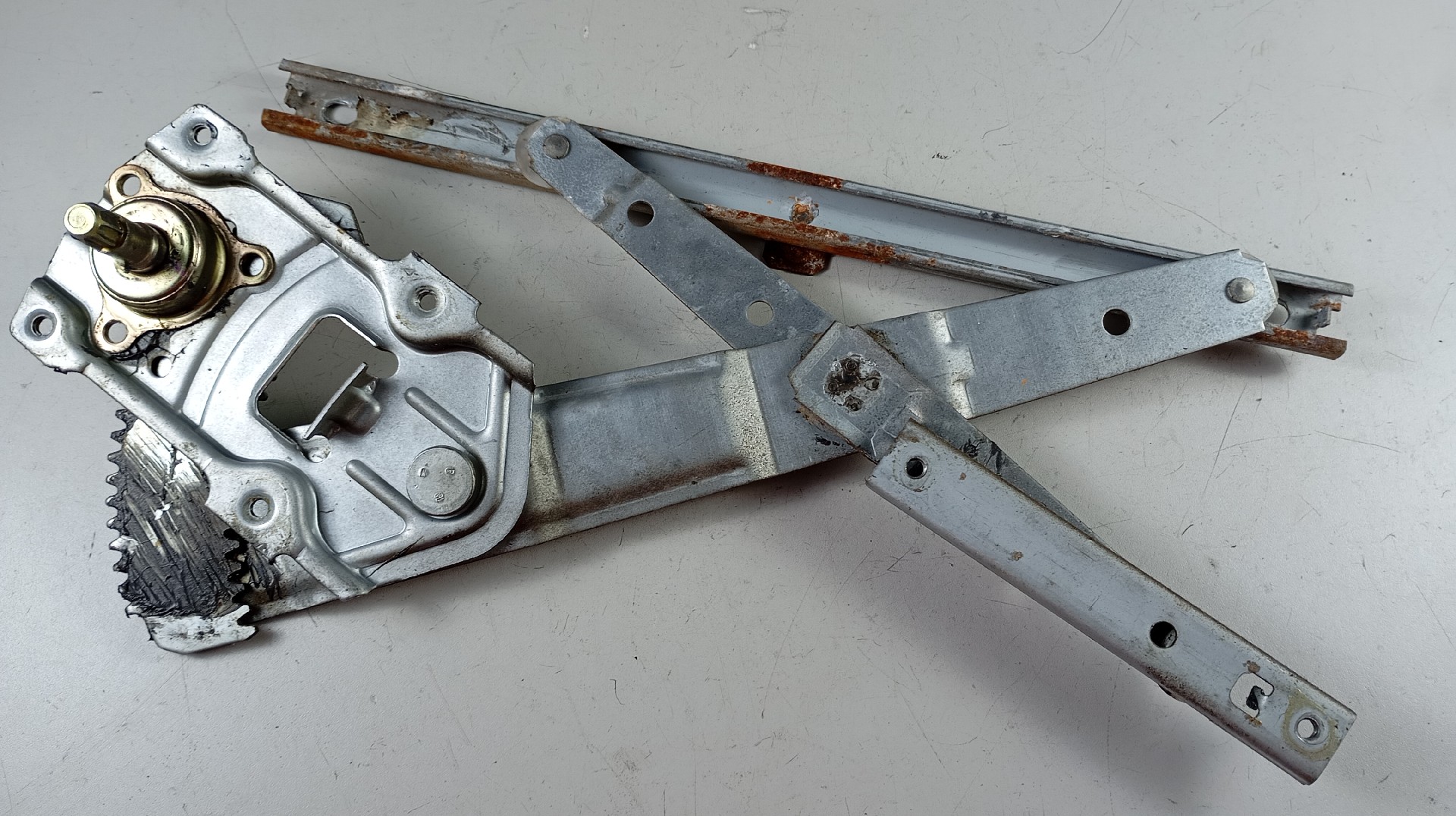 Elevador Traseiro Esquerdo DAEWOO MATIZ (M100, M150) | 98 - 