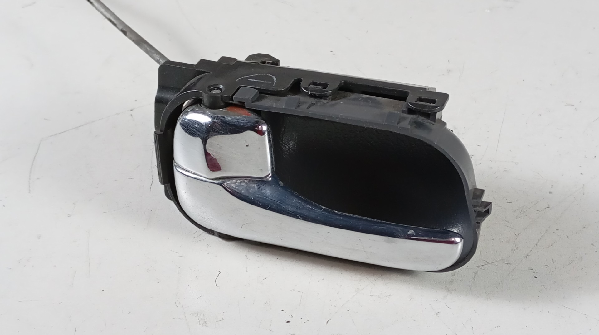 Puxador Interior Porta Frente Esquerda NISSAN PRIMERA (P11) | 96 - 01