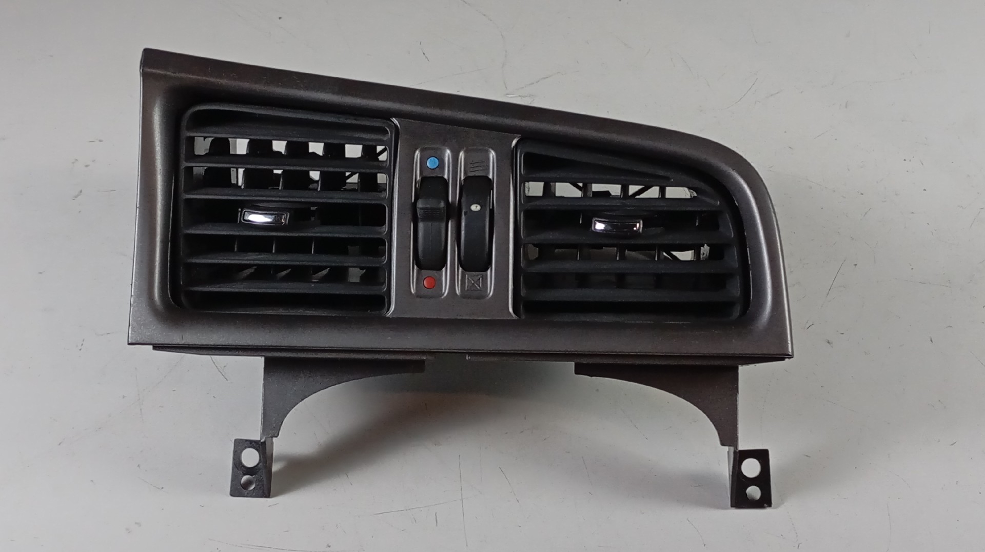 Purgador de Ar Central NISSAN PRIMERA (P11) | 96 - 01