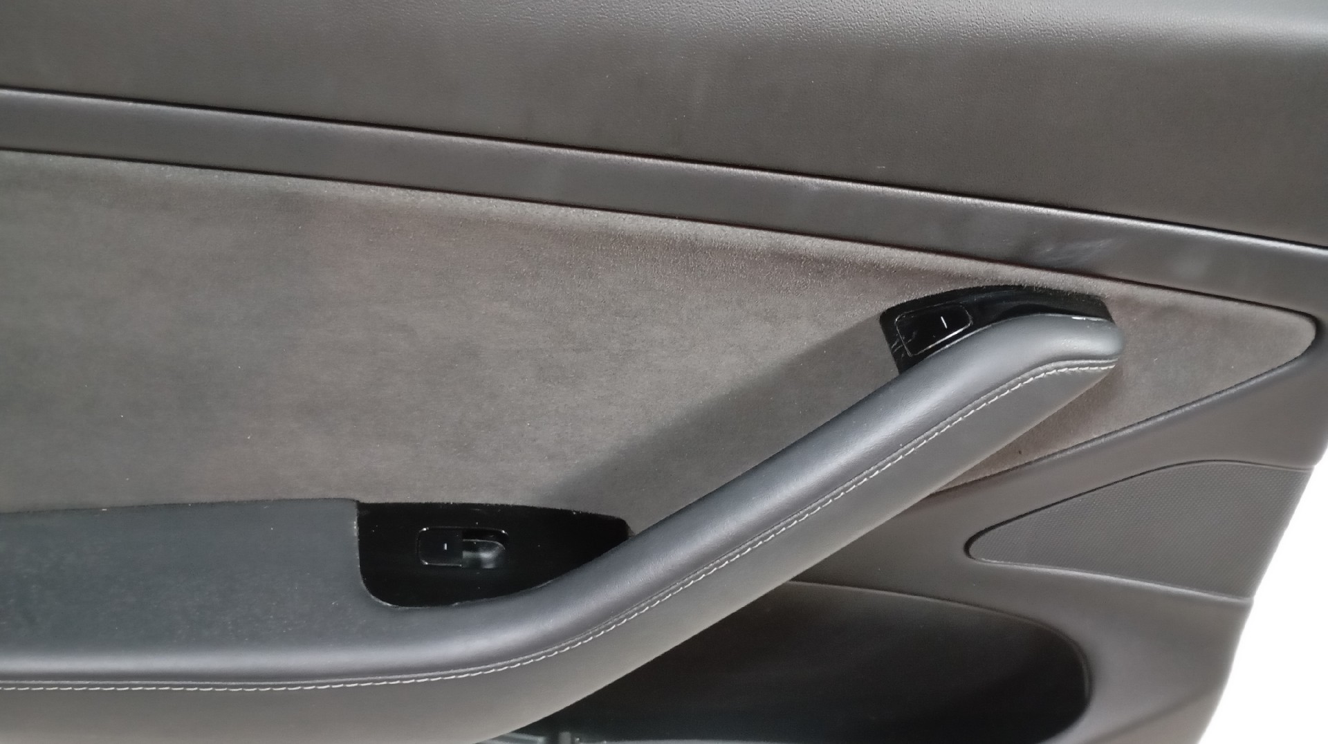 Quartela / Forra Porta Traseira Esquerda TESLA MODEL 3 (5YJ3) | 17 -  Imagem-1