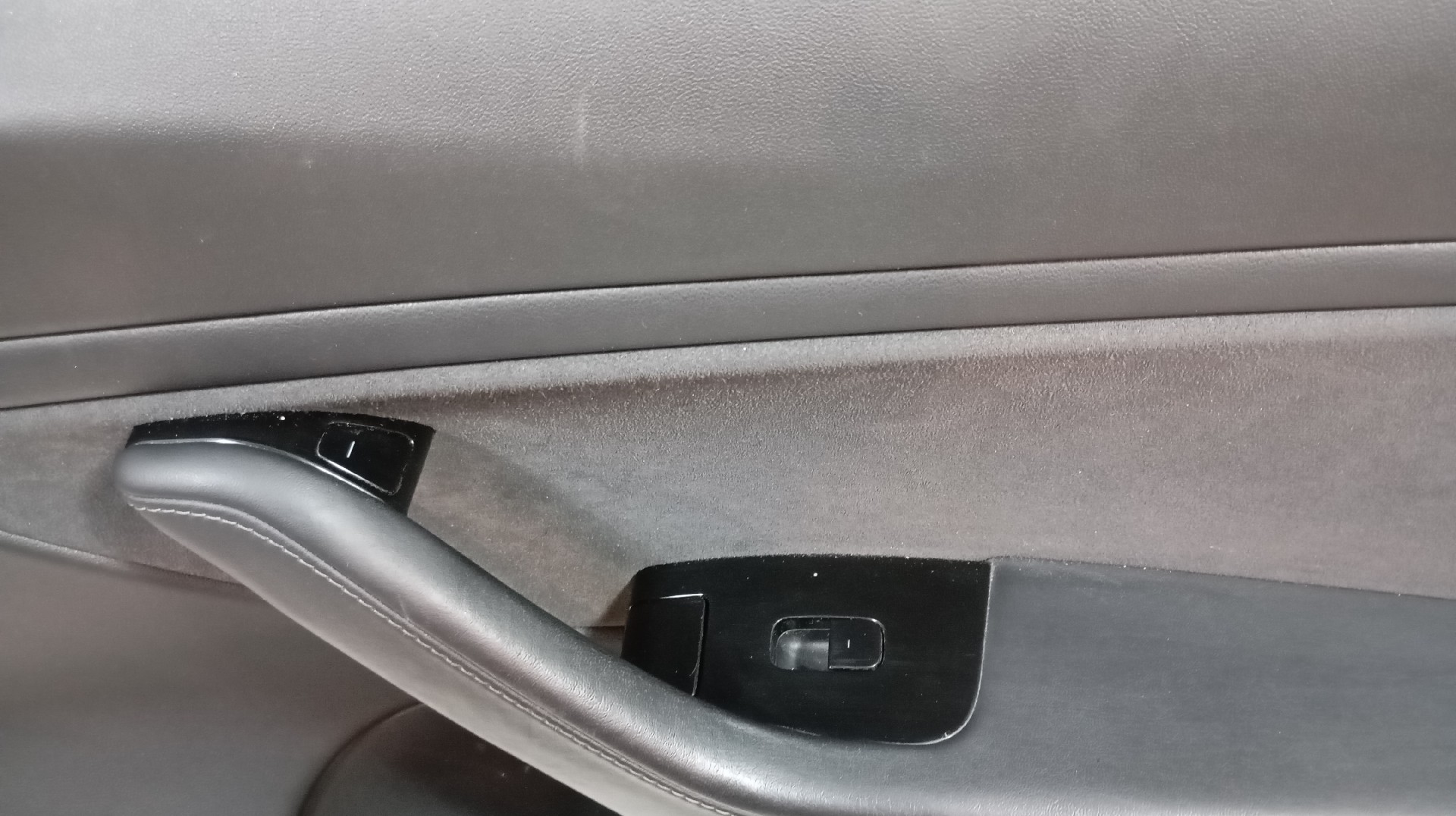 Quartela / Forra Porta Frente Direita TESLA MODEL 3 (5YJ3) | 17 -  Imagem-1