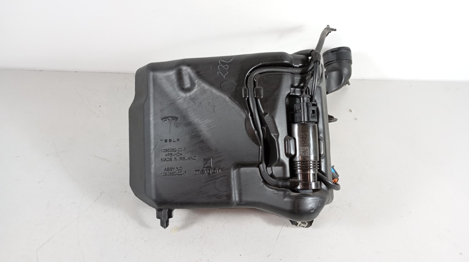 Depósito / Reservatorio Limpa Vidros TESLA MODEL 3 (5YJ3) | 17 - 