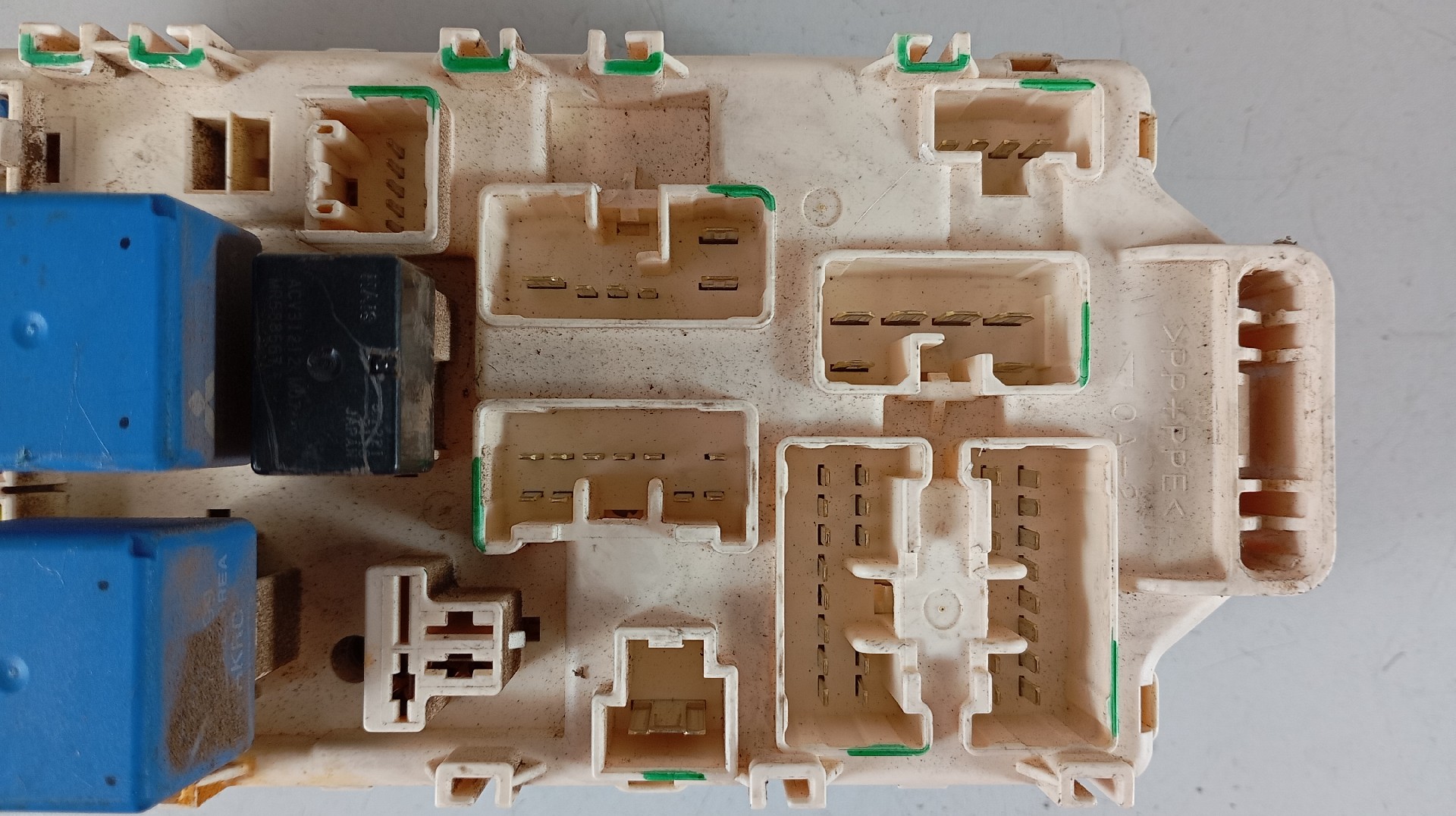 Caixa de Fusíveis MITSUBISHI PAJERO / SHOGUN Imagem-2