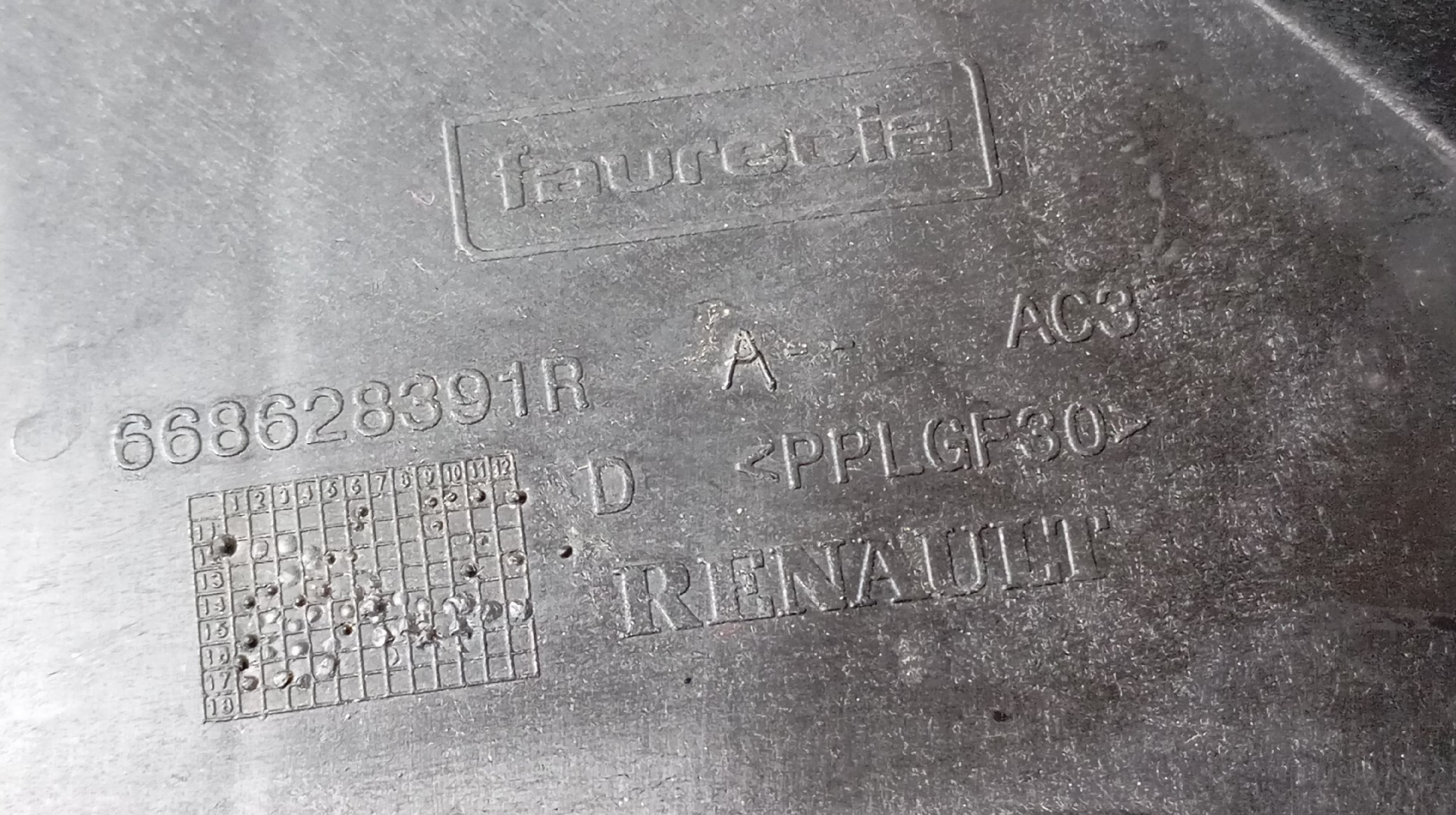 Forra Curcuvan Direita RENAULT ZOE Imagem-2