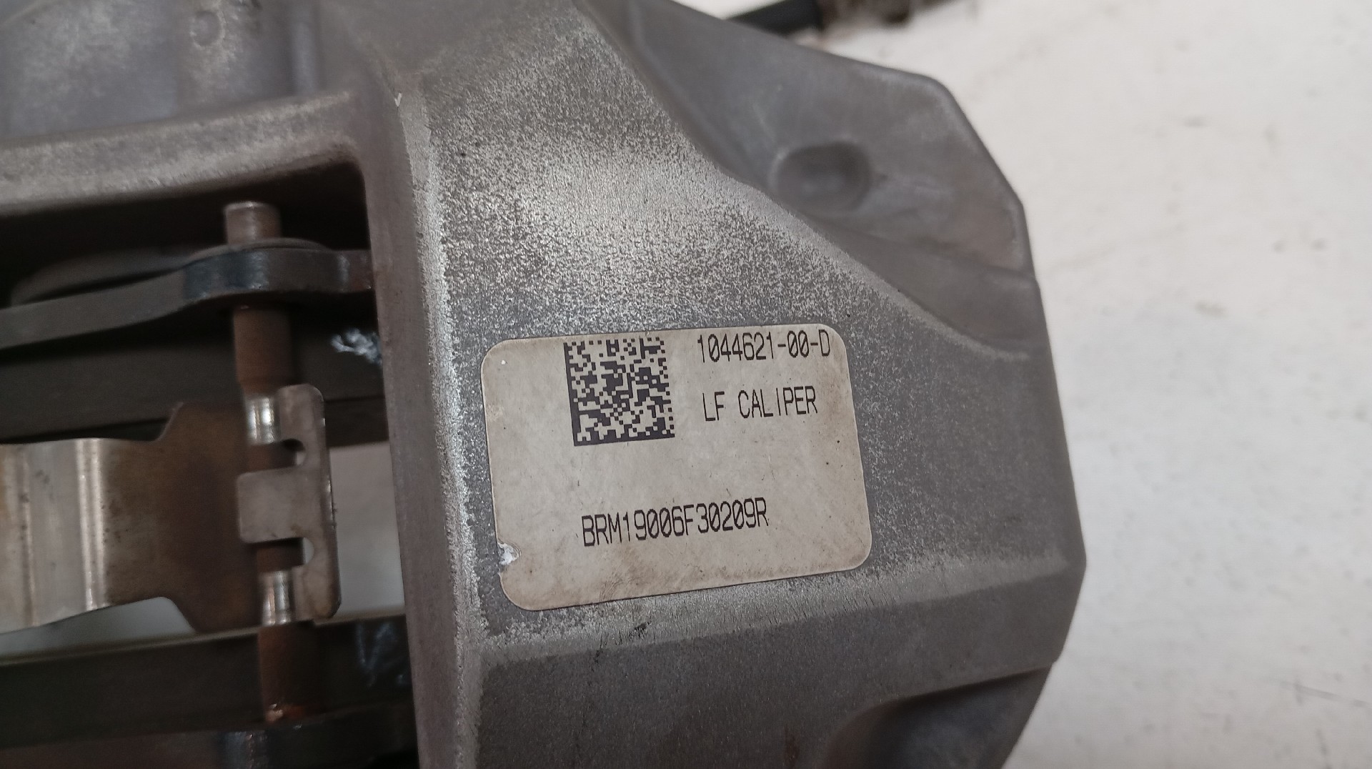 Pinça Travao Frente Esquerda TESLA MODEL 3 (5YJ3) | 17 -  Imagem-1