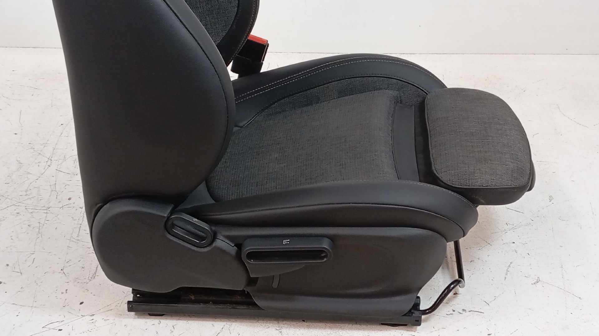 Bancos MINI COOPER SE Imagem-15