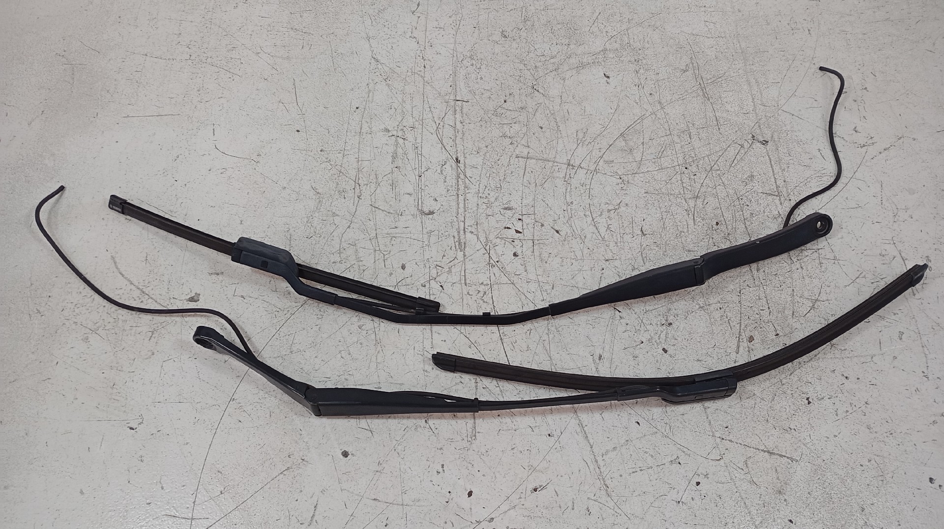 Braço Limpa Vidros Frente TESLA MODEL 3 (5YJ3) | 17 - 