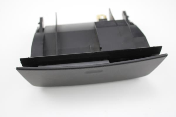 Cinzeiro MITSUBISHI SPACE STAR Veículo multiuso (DG_A) | 98 - 04