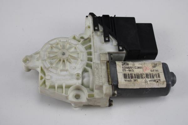 Motor Elevador Vidro Traseiro Esquerdo VOLKSWAGEN GOLF IV (1J1) | 97 - 07