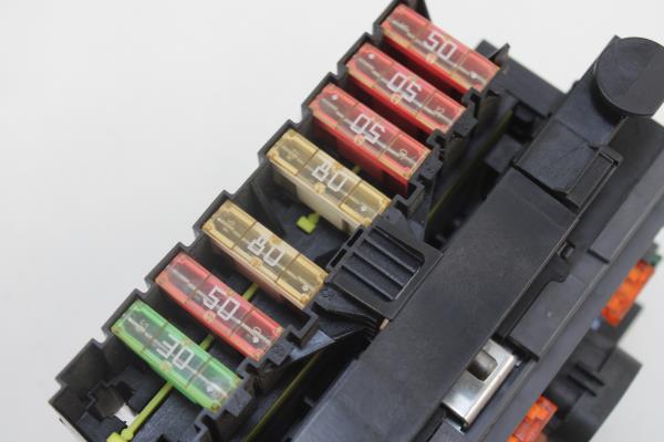 Caixa de Fusíveis PEUGEOT 308 CC (4B_) | 09 - 15 Imagem-5