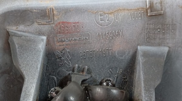 Lava Farois Direito PEUGEOT 508 RXH Imagem-2