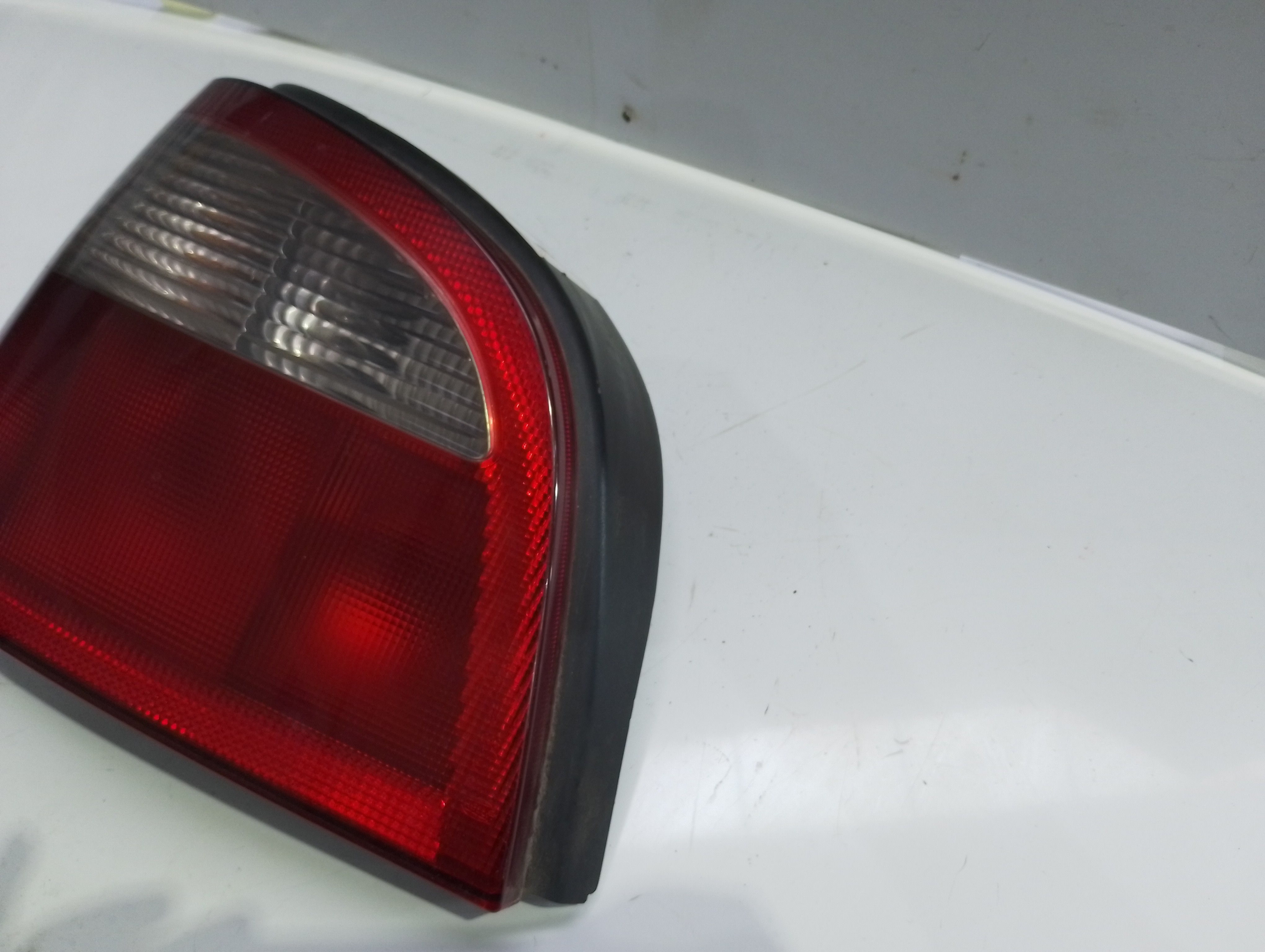 Farolim Stop Esq RENAULT MEGANE I (BA0/1_) | 95 - 04 Imagem-1