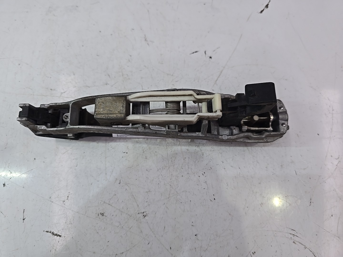 Puxador de Porta Trás Esquerda MERCEDES-BENZ E-CLASS (W124) | 93 - 96 Imagem-4