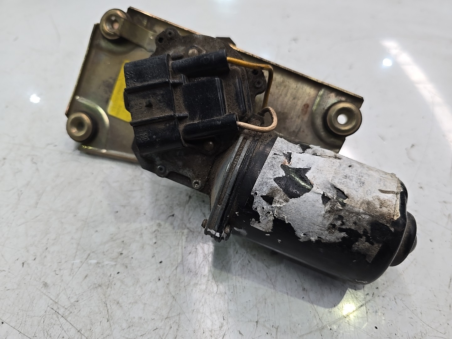 MOTOR LIMPA VIDROS FRENTE OPEL CORSA A Caixa (S83) | 86 - 94 Imagem-1