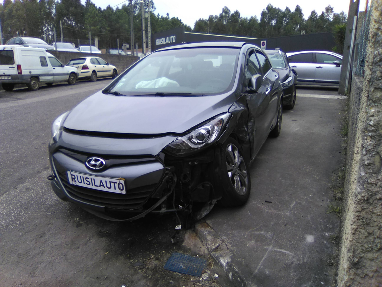 i30  HYUNDAI - ID V_V6650