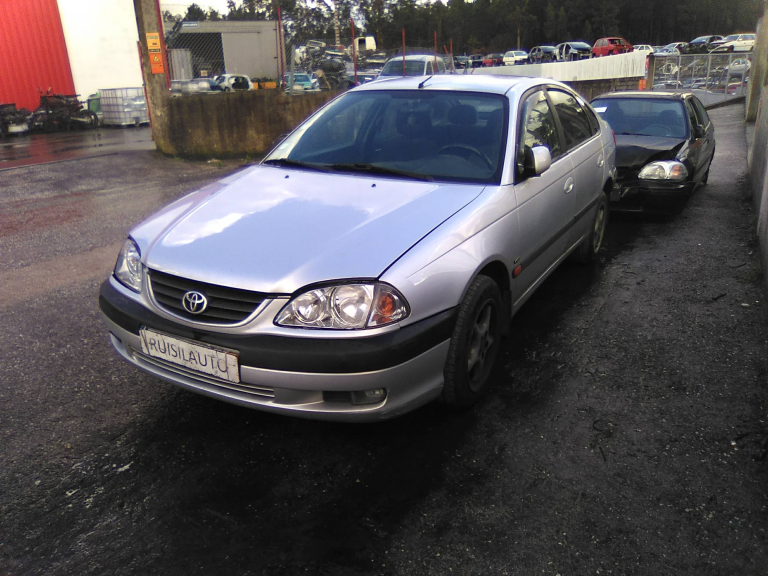 AVENSIS Liftback  TOYOTA - ID V_V6039