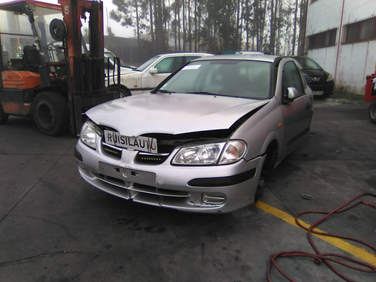 NISSAN ALMERA II Hatchback 